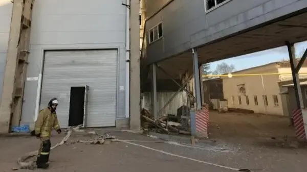 Пожар площадью 7,5 тысячи квадратных метров произошел на складе в Подмосковье